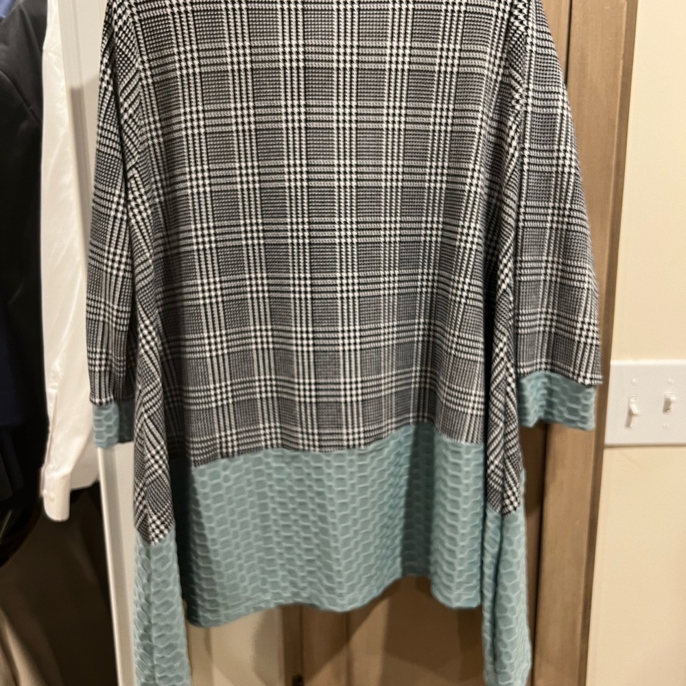 Custom top with tie. Fits like a 1X